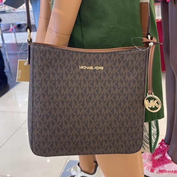 MICHAEL KORS
Jet Set Travel Small Signature Logo Messenger Bag
Brown 
NWT - Picture 14 of 16